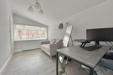 Dining Room/Bedroom 3