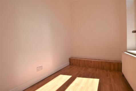 41 Queens rd back bedroom.JPG