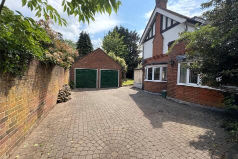 Drive &amp; Garages