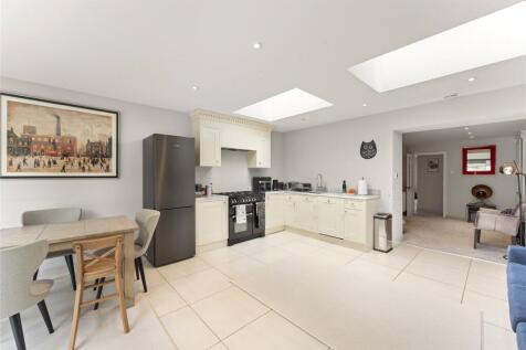 Kitchen/ Lounge