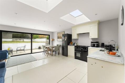 Kitchen/ Lounge