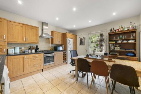 Kitchen/ Dining