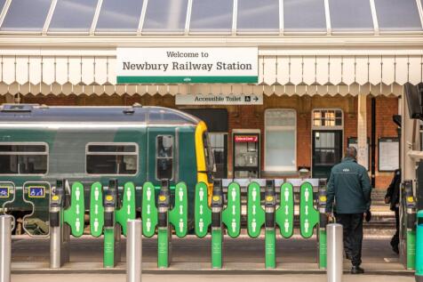 Outside view of Newbury railway stations