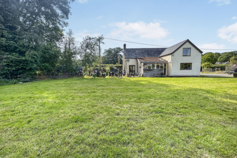 Detached Cottage in rural village