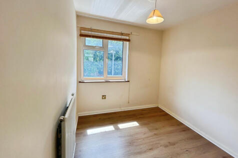 END TERRACE 3 BEDROOM