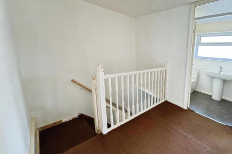 END TERRACE 3 BEDROOM