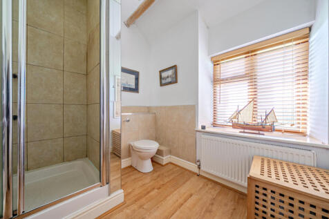 Exceptional Smallholding Property