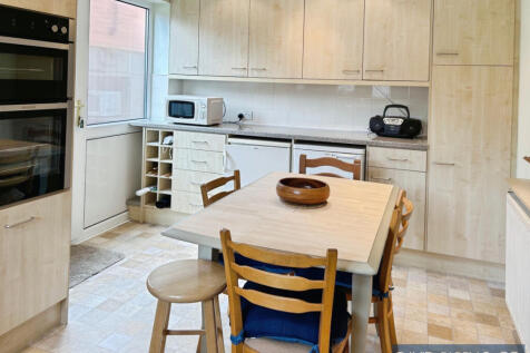 3 bedroom detached bungalow