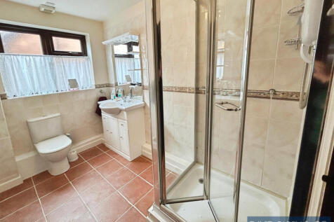 3 bedroom detached bungalow