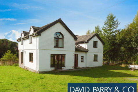 4 Bedroom Property with Land