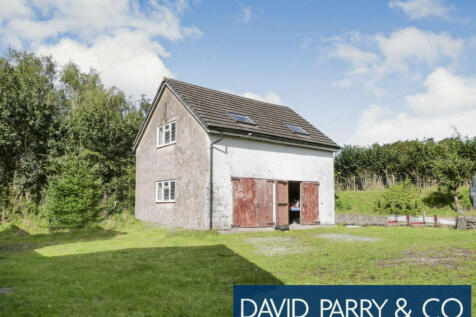 4 Bedroom Property with Land