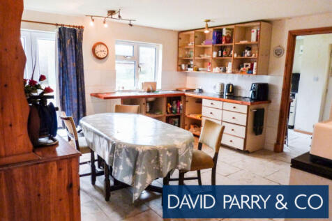 4 Bedroom Property with Land