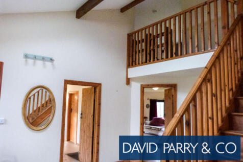 4 Bedroom Property with Land