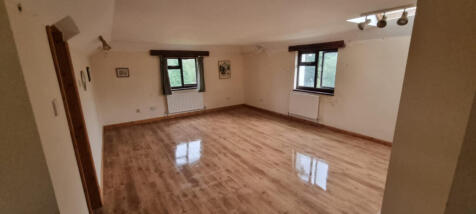 4 Bedroom Property with Land