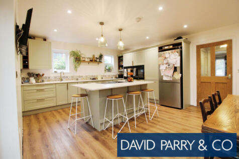 Modern Detached 3 Bedroom Property