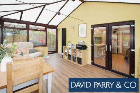 Modern Detached 3 Bedroom Property