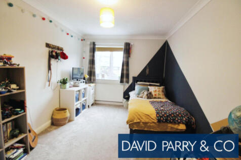 Modern Detached 3 Bedroom Property