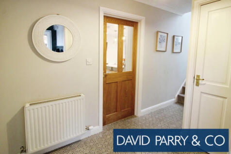 Modern Detached 3 Bedroom Property