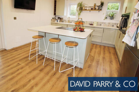 Modern Detached 3 Bedroom Property