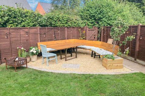 Modern Detached 3 Bedroom Property
