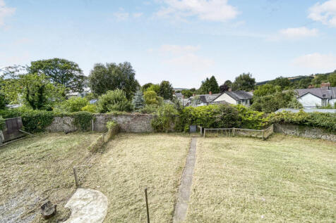 Detached 4 Bedroom House