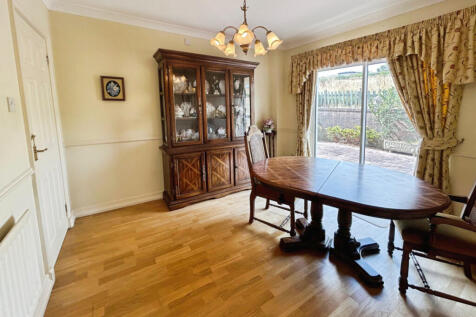 Modern Detached 4 Bedroom Property