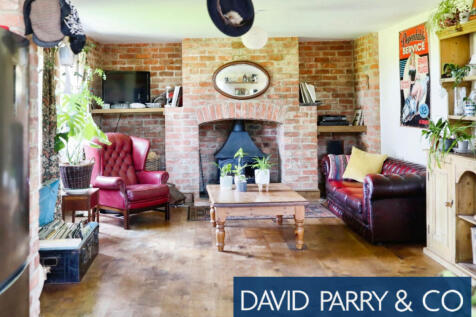 Detached Country Property with Annexe