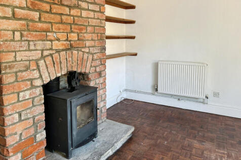 3 Bedroom Mid Terrace Character Cottage