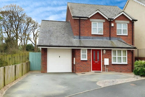 Detached 3 Bedroom House