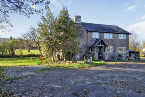 4 Bedroom Property with Land