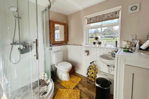 4 Bedroom Property with Land