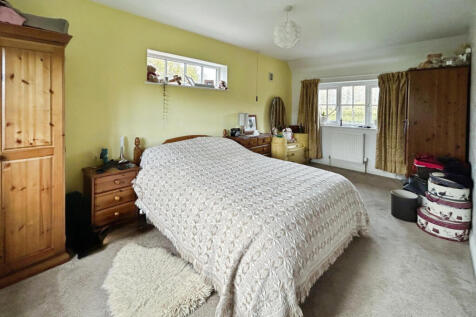 4 Bedroom Property with Land