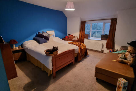 4 Bedroom Property with Land