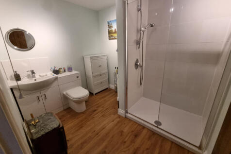 4 Bedroom Property with Land