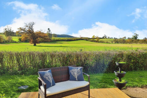 4 Bedroom Property with Land