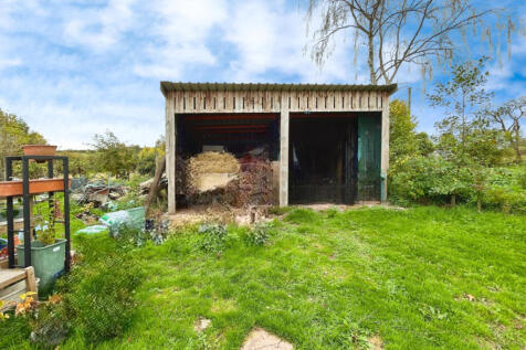 4 Bedroom Property with Land