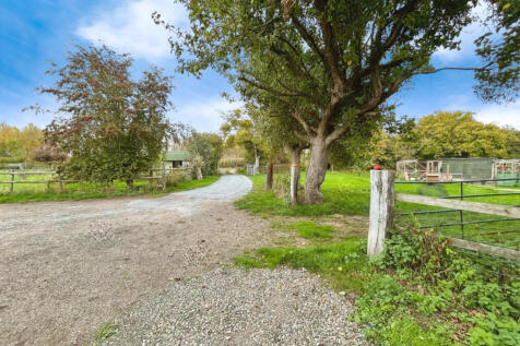 4 Bedroom Property with Land