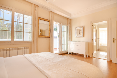 Masted bedroom
