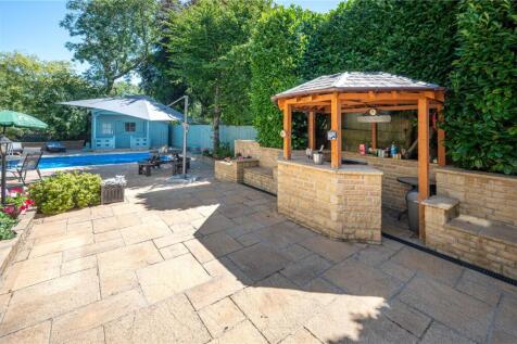 Bar/Barbeque Area