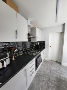Kitchen 1.jpeg
