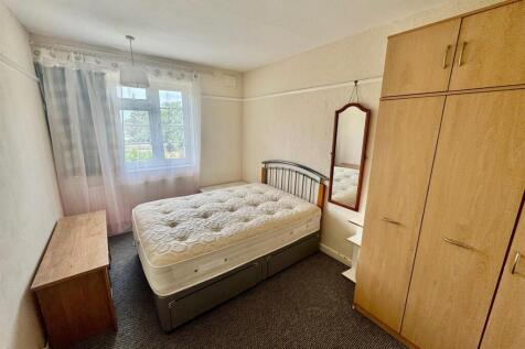 Bedroom 1.jpg