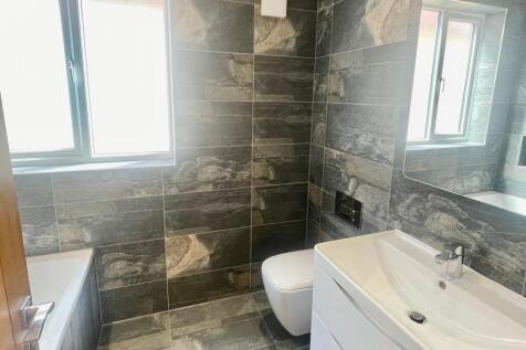 Bathroom1.1.jpg