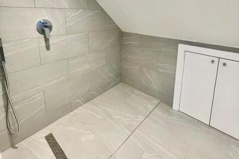 Ensuite 2.jpg