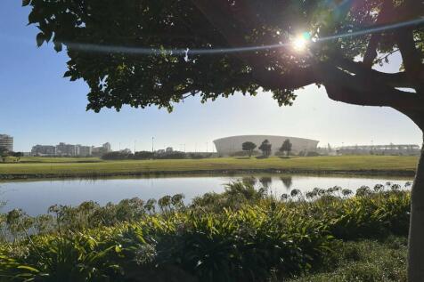 Green Point Park, DHL Stadium and the golf course on your doorstep
