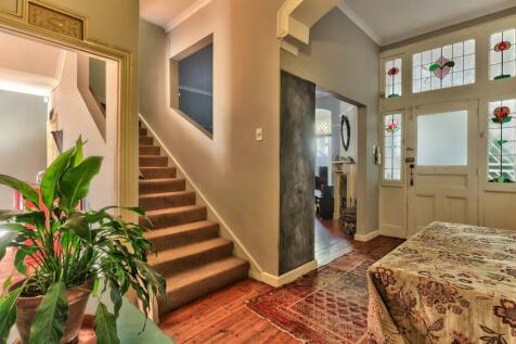 Entrance &amp; stairs