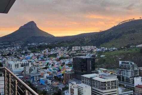 Lions Head and Signal Hill views from your apartment