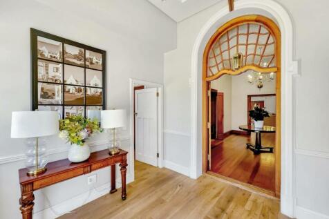 Greenways Manor House - entrance hall