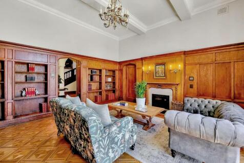 Common area at Greenways Manor House - the library