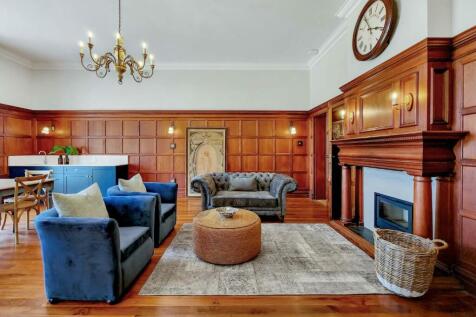 Common area at Greenways Manor House - the lounge