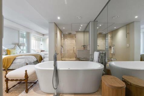 Main bathroom